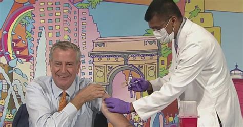 Mayor Bill de Blasio Gets 'Mix And Match' COVID Vaccine Booster Shot ...