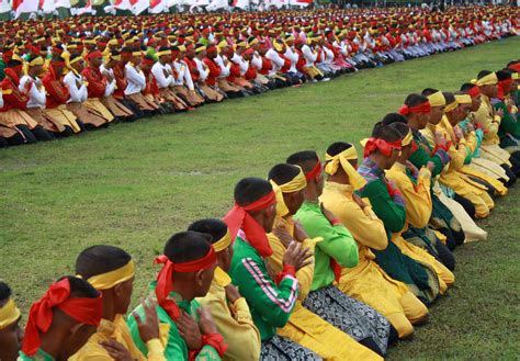 THE BEAUTY OF INDONESIA: Saman Dance (Dance Of Thousand Hands)