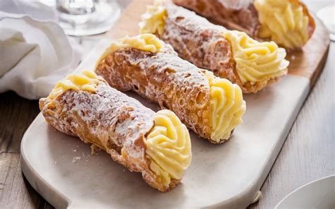 Sicilian cannoli with custard cream Italian Pastries, Italian Desserts, Italian Recipes, French ...