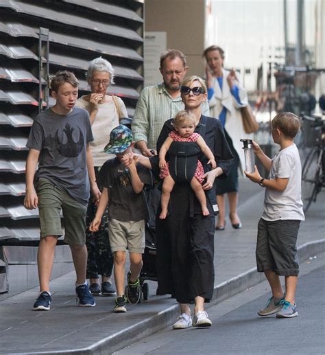 Cate Blanchett and family spotted out in Melbourne. 12/22/15 | Lipstick ...