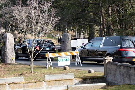 Laid To Rest: Inside Mary Tyler Moore's Private Funeral — Photos