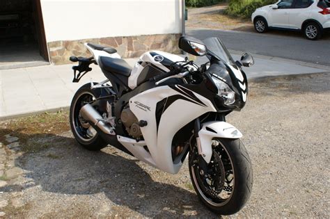 Honda Cbr 700 - reviews, prices, ratings with various photos