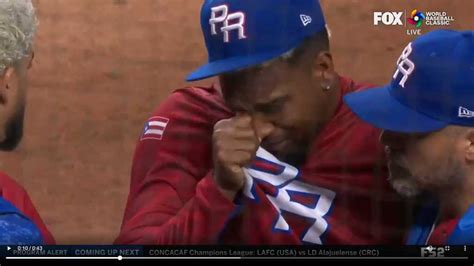 Edwin Diaz injury: Brother Alexis cries during Puerto Rico celebration