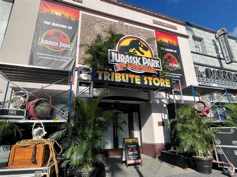 FIRST LOOK: Jurassic Park Mold-A-Rama Figures Coming to Tribute Store ...