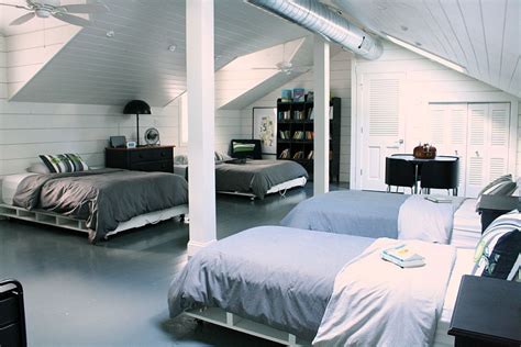 Beds on Casters: 15 Designs That Wheel in Style and Comfort