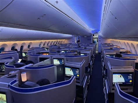 Review: United Airlines 787-10 Business Class Los Angeles - Chicago - Live and Let's Fly