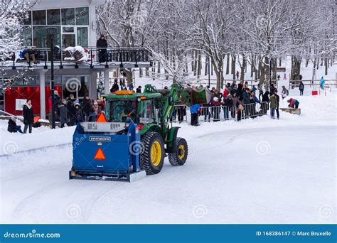 Zamboni Ice Resurfacing Machine Editorial Photography - Image of skates, beaver: 168386147