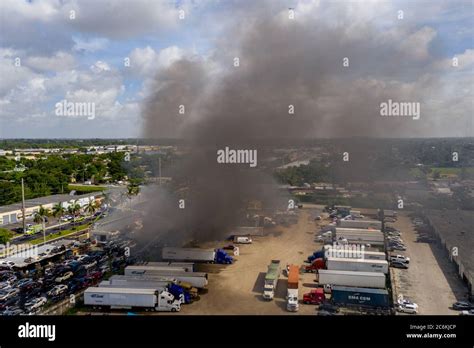 Car junk yard hi-res stock photography and images - Alamy