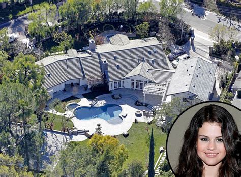 Selena Gomez Net Worth - Salary, House, Car