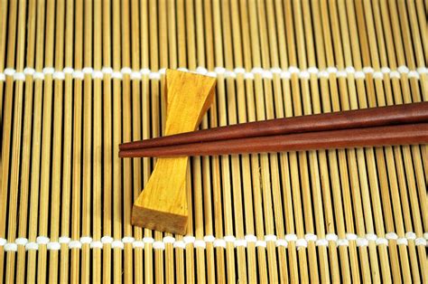 Chopstick Etiquette Japan (infographic) - Your Japan