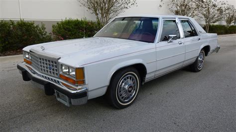 1987 Ford Crown Victoria Sedan | L52 | Kissimmee 2014