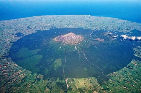 Mount Taranaki And Egmont National Park | Amusing Planet