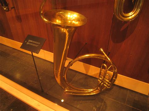 File:Brass instruments - Musical Instrument Museum, Brussels - IMG 3936 ...