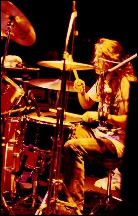 Dave Grohl drumming | Dave grohl, Dave, Foo fighters nirvana