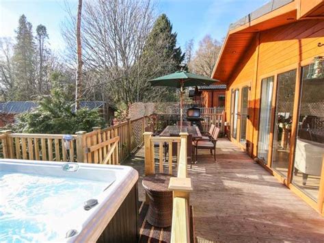 Top Cottages With Hot Tubs in the Lake District| HomeToGo