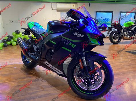 2021 Kawasaki Ninja ZX-10R: Photo Gallery | BikeDekho