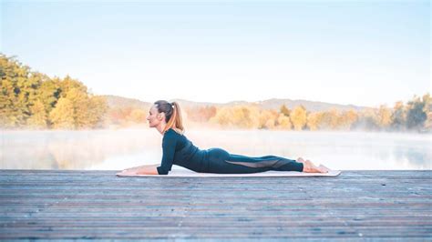 How to Do Sphinx Pose in Yoga (Salamba Bhujangasana)—Proper Form ...