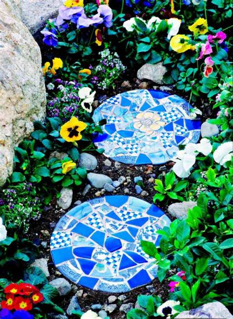 30 Best Decorative Stepping Stones (Ideas and Designs) 2018