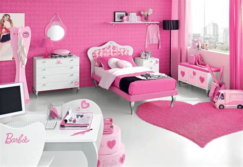 Barbie themed hotel rooms