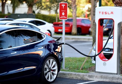 Non-Tesla EV owners testing Superchargers in Netherlands - TechStory