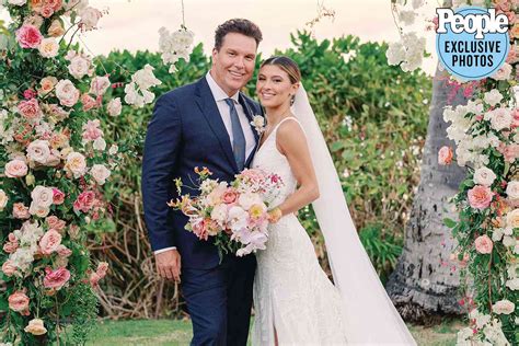 Dane Cook Marries Kelsi Taylor in Hawaii Wedding Ceremony (Exclusive)