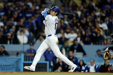 Shohei Ohtani Hits First Home Run as a Dodger in 5–4 Win Over Giants ...
