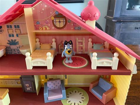 Bluey Blue Heeler Dog Bluey's Family Home House Playset Figure Pack & Go | #4586187559