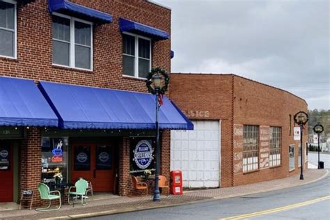 Dog Friendly Restaurants in Ellijay, GA - BringFido