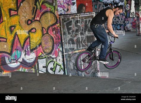 Bmx stunts hi-res stock photography and images - Alamy