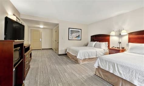 Rooms at Hampton Inn Nashua, New Hampshire Hotel