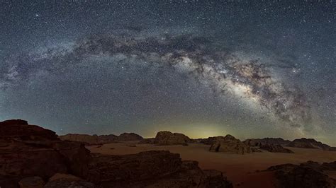 Stargazing in Wadi Rum: Exploring the Desert Night Sky