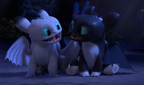 Two of the nightlights in HTTYD Homecoming :) | How train your dragon, How to train your dragon ...