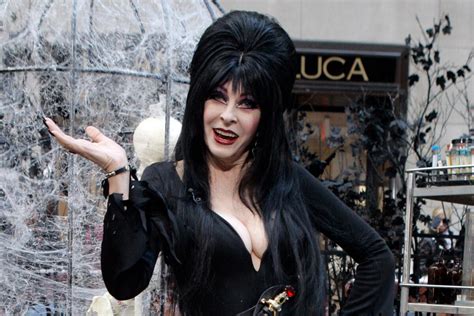 LGBTQ fans cheer Cassandra 'Elvira' Peterson for coming out - Los ...