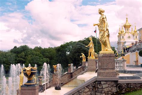 Golden Sculptures next to a Fountain · Free Stock Photo