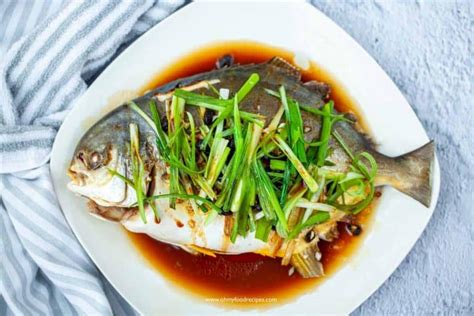 Steam Fish (蒸魚) Golden Pomfret Recipe - Oh My Food Recipes