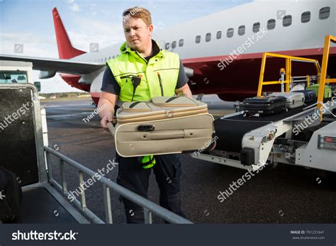 221 Airport Service Loader Workers Images, Stock Photos, 3D objects, & Vectors | Shutterstock