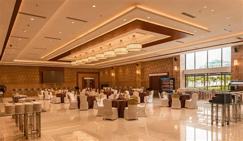 REDEFINING KALYANA MANDAPAM IN CHENNAI | Hall interior design, Ceiling ...