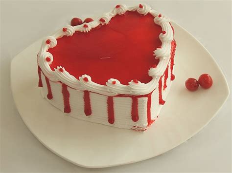 Valentine Red Heart Cake Half kg. Buy Valentine Red Heart Cake online - WarmOven