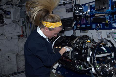 Replacing ignitors and fuel reservoirs for studies of combustion science in microgravity. KN ...