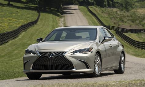 2020 Lexus ES 300h: Review - autoNXT.net