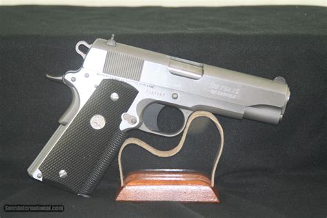 Colt Commander 45 ACP, Stainless Steel.