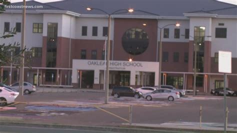 Oakleaf High School in Clay County filled to capacity - YouTube