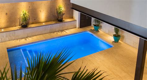 Una casa asombrosa ¡y llena de confort! Contemporary House Plans, Pool Designs, Interior Design ...