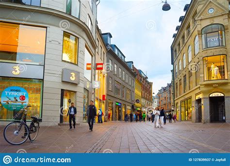 People Stroget Shopping Street Copenhagen. Editorial Photography - Image of group, city: 127839937