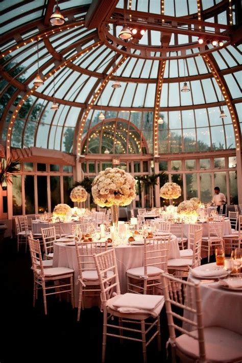 Louisville Botanical Gardens Wedding – Beautiful Flower Arrangements and Flower Gardens