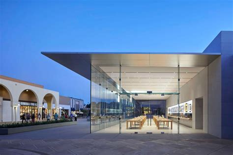 The Iconic Architecture Of The World's Major Apple Stores