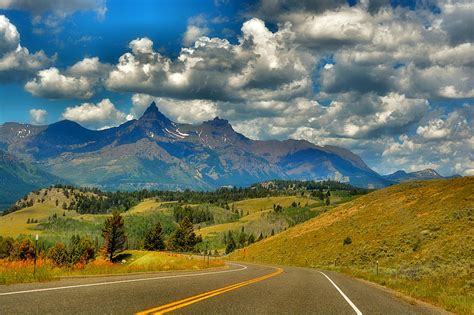 One of the Best Scenic Drives That You Have To See in Montana