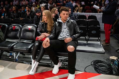 Patrick Mahomes' fiancée announces she's having a baby - AOL News