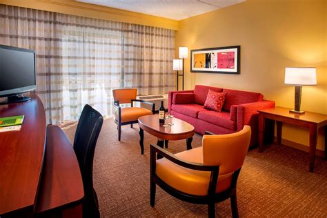 Norwalk, CT Hotel Rooms and Suites near New Canaan | Courtyard Norwalk