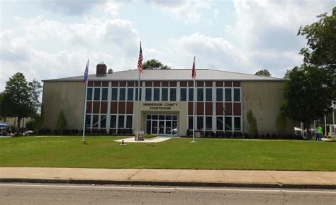 Henderson County Mayor exposed to COVID-19, courthouse closes - WBBJ TV